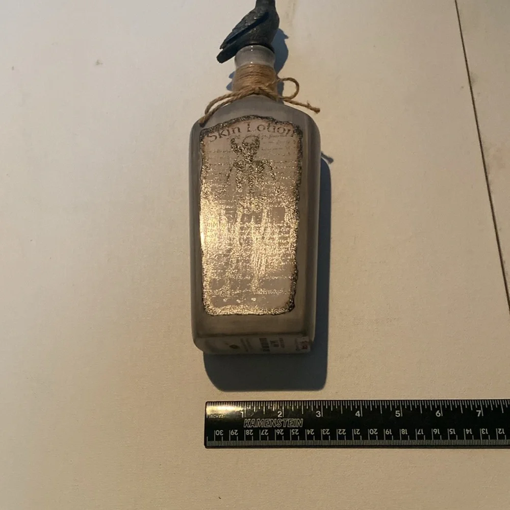 NWT $ Vintage Witch’s Skin Loton Bottle - Picture 2 of 4